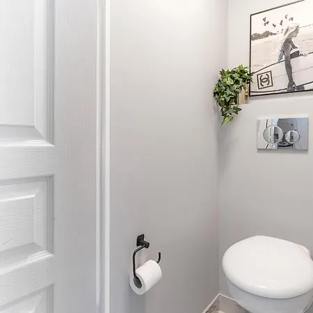 Cozy In With Kitchenette Apartman *